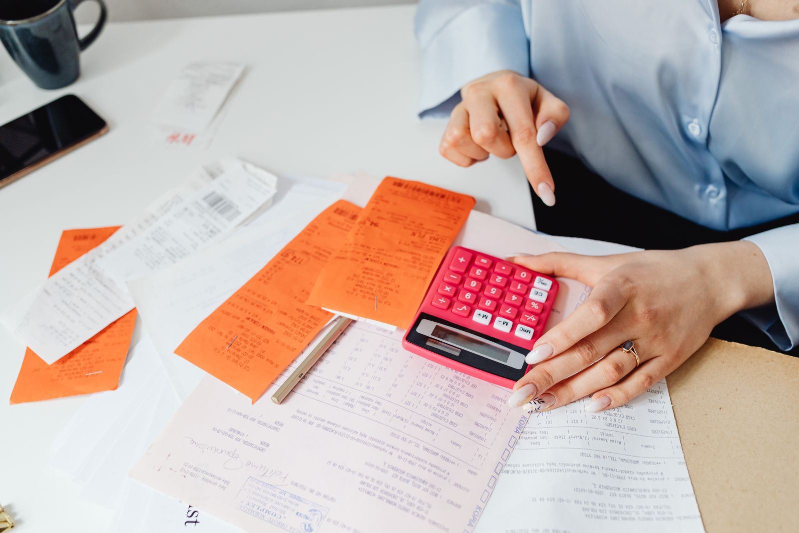 Reçus et calculatrice pour une note de frais de location de voiture